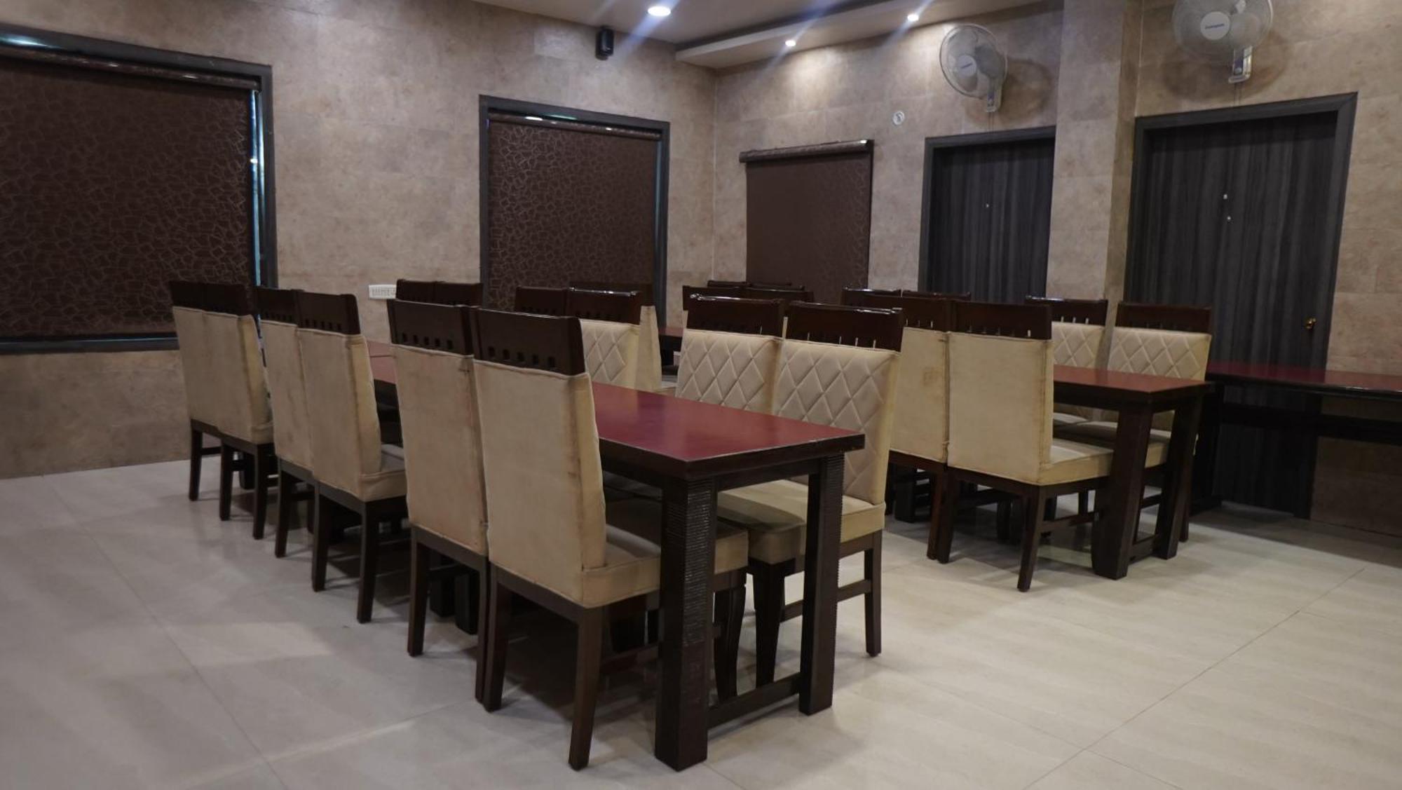 Hotel Park Regency Gorakhpur Extérieur photo